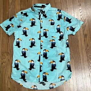 Men’s button down short sleeve penguin shirt size medium